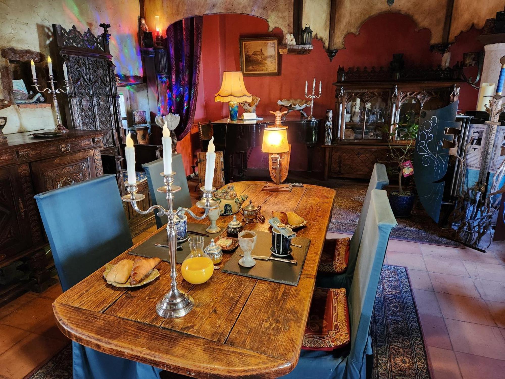 La Chaumiere Magique Des Elfes Et Ses Enigmes Bed & Breakfast Servas  Eksteriør bilde