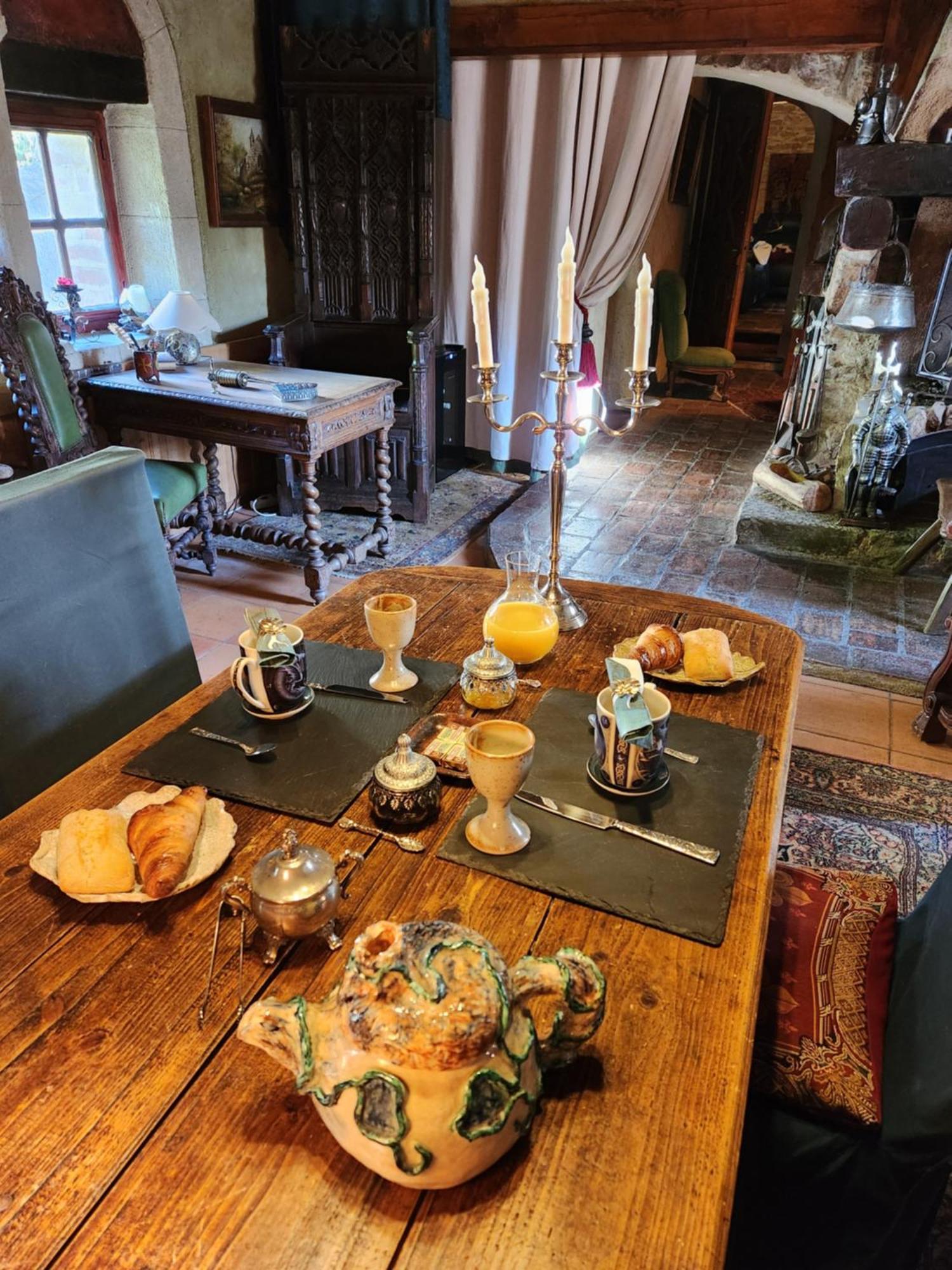 La Chaumiere Magique Des Elfes Et Ses Enigmes Bed & Breakfast Servas  Eksteriør bilde
